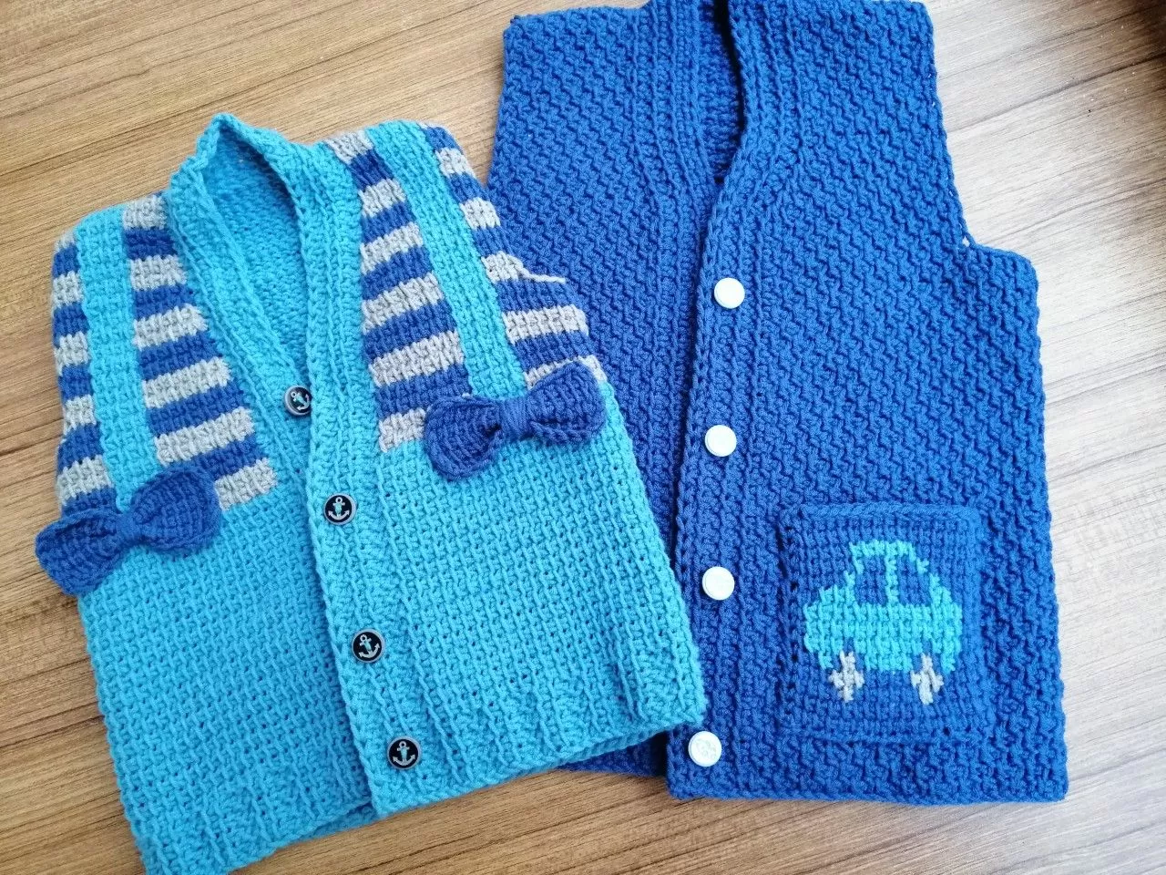 İkili Mavi Erkek Bebek Örgü Yelek Modeli