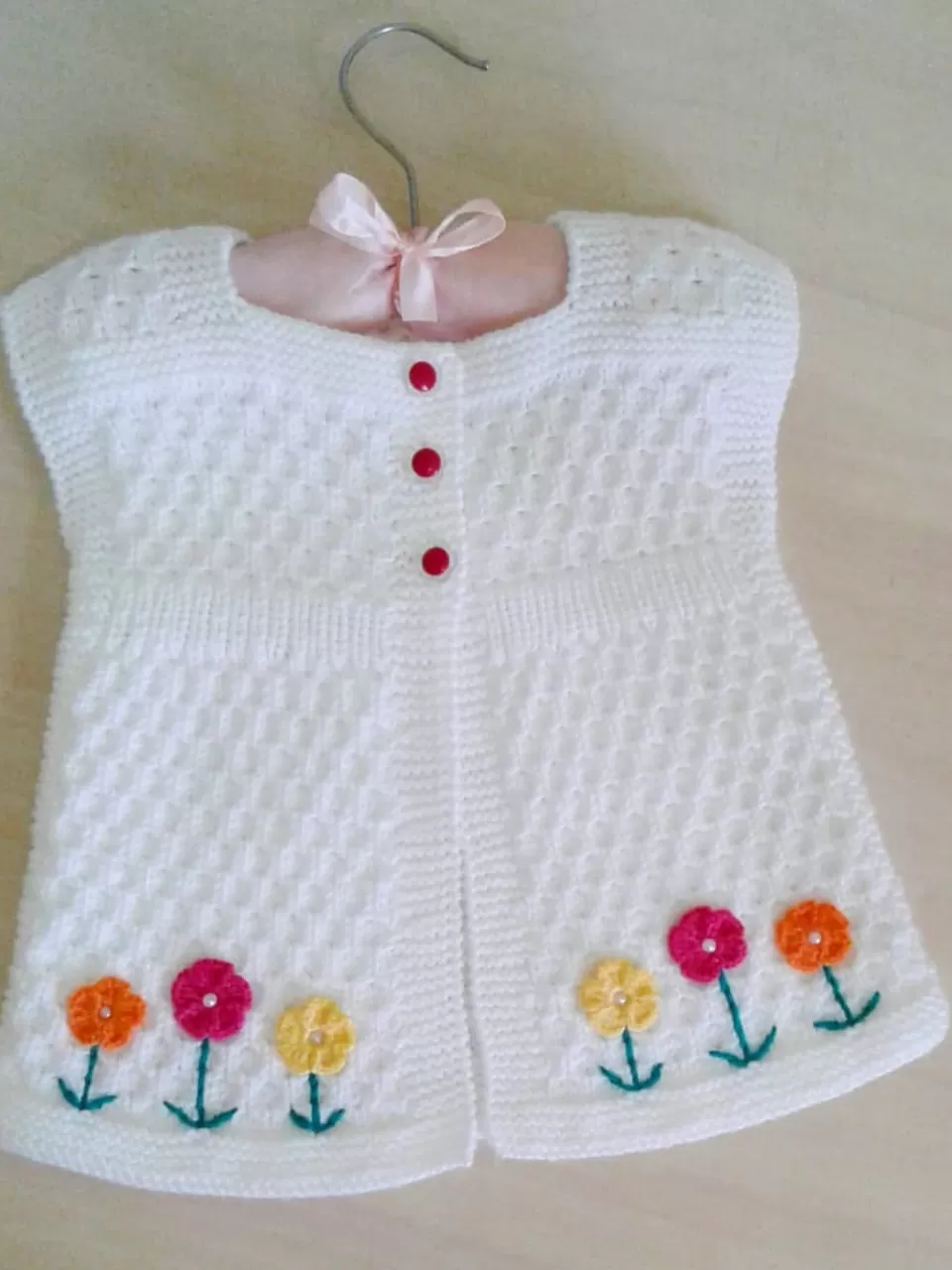 Beyaz, Çiçekli Kız Bebek Örgü Yelek