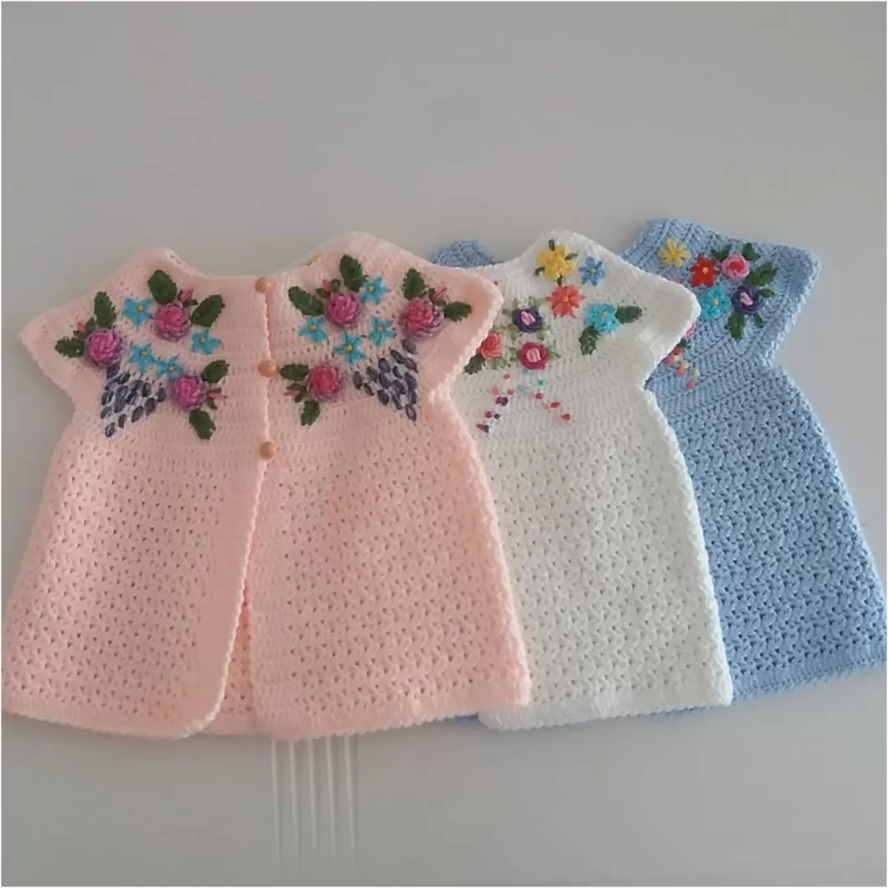 Üçlü, Renkli Kız Bebek Örgü Yelek