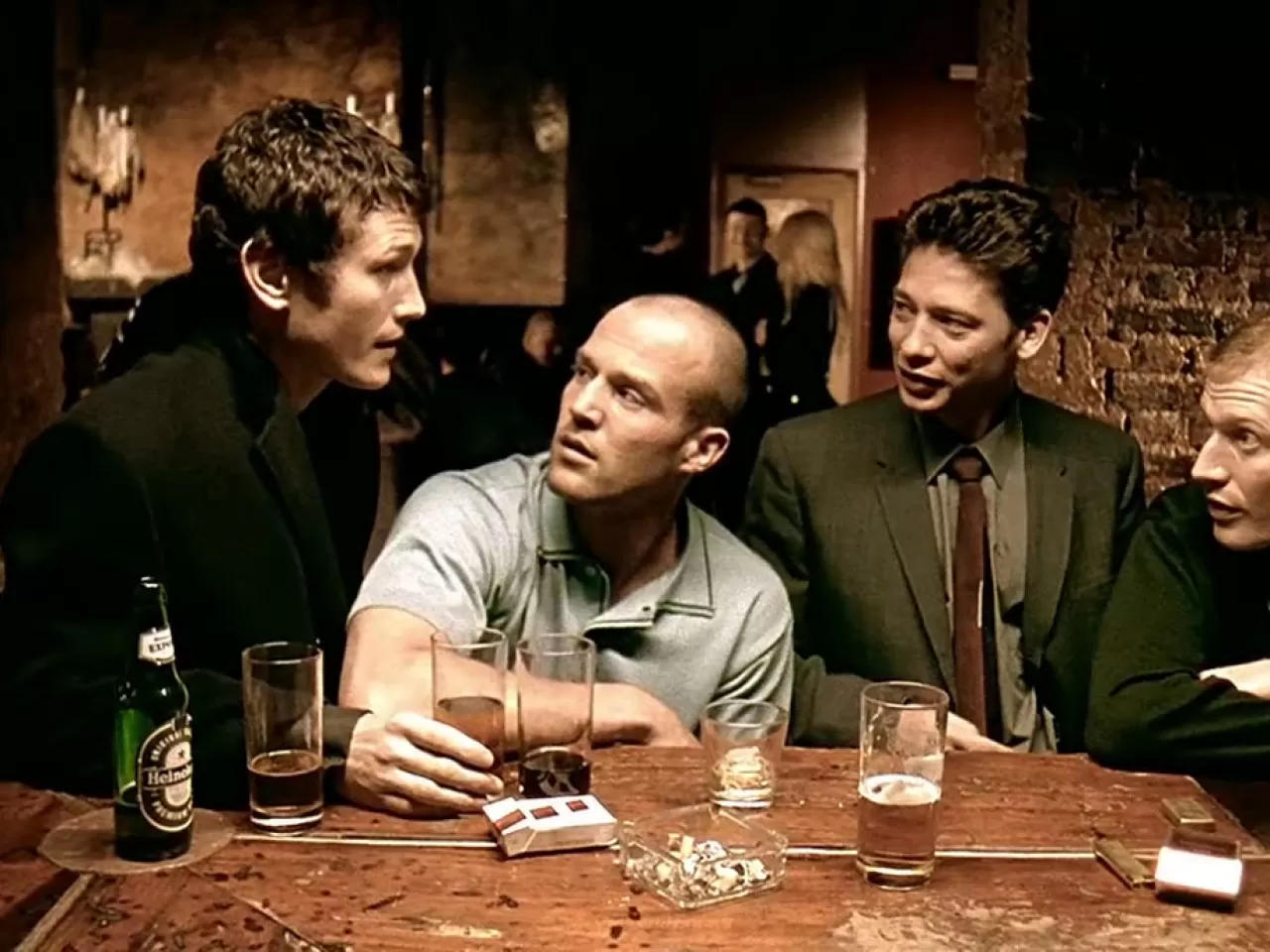 Ateşten Kalbe Akıldan Dumana-Lock, Stock and Two Smoking Barrels (1998)