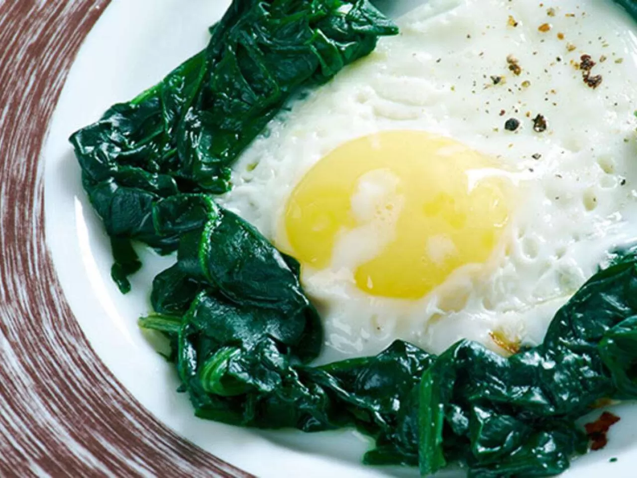 Vitamin Deposu Yumurtalı Kıymalı Ispanak Yemeği Tarifi