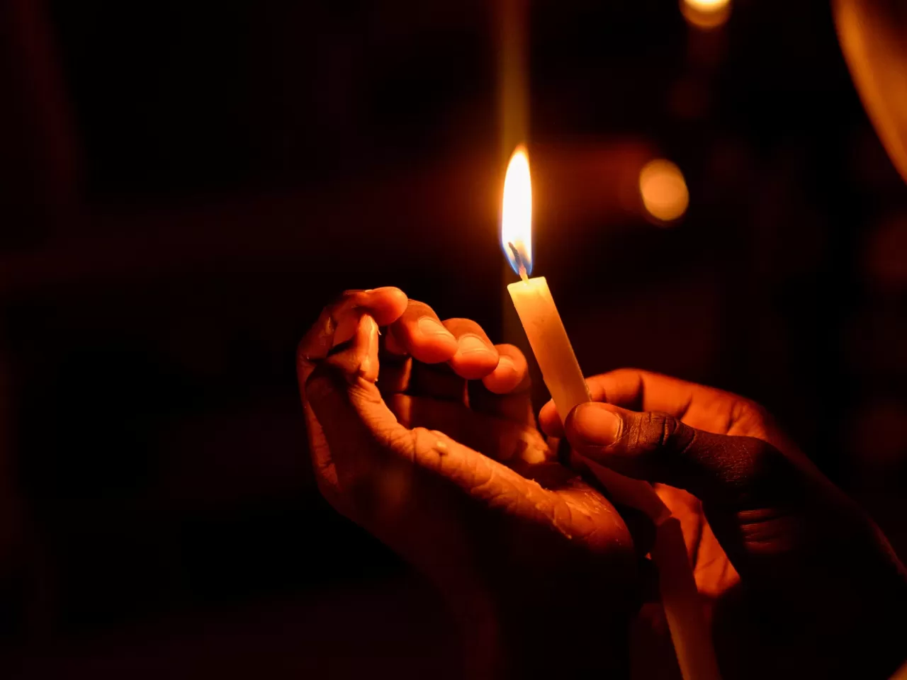 Mum Işığı ile Doğal Taş Temizliği