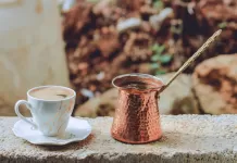 Cezvede Yoğun ve Kıvamlı Türk Kahvesi Nasıl Yapılır?