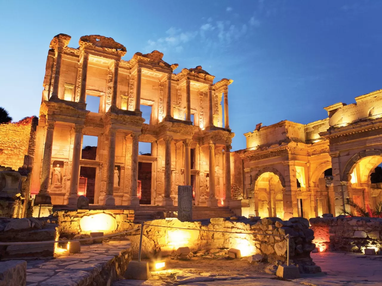 Efes Antik Kenti Hakkında Bilgi: 6 Adımda Efes'in Tarihi ve Az Bilinen 11 Gerçek