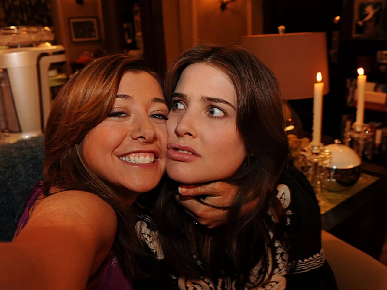 Cobie Smulders (Robin) ve Alyson Hannigan (Lily)’ın hamileliklerinin gizlenmesi gerekiyordu.