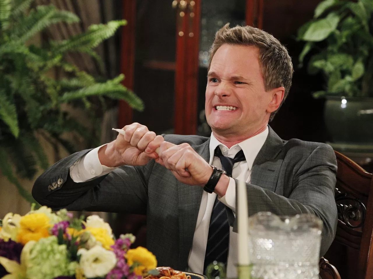 Barney karakterine Harris’in gerçek hayattaki sihir aşkı eklenmiştir.