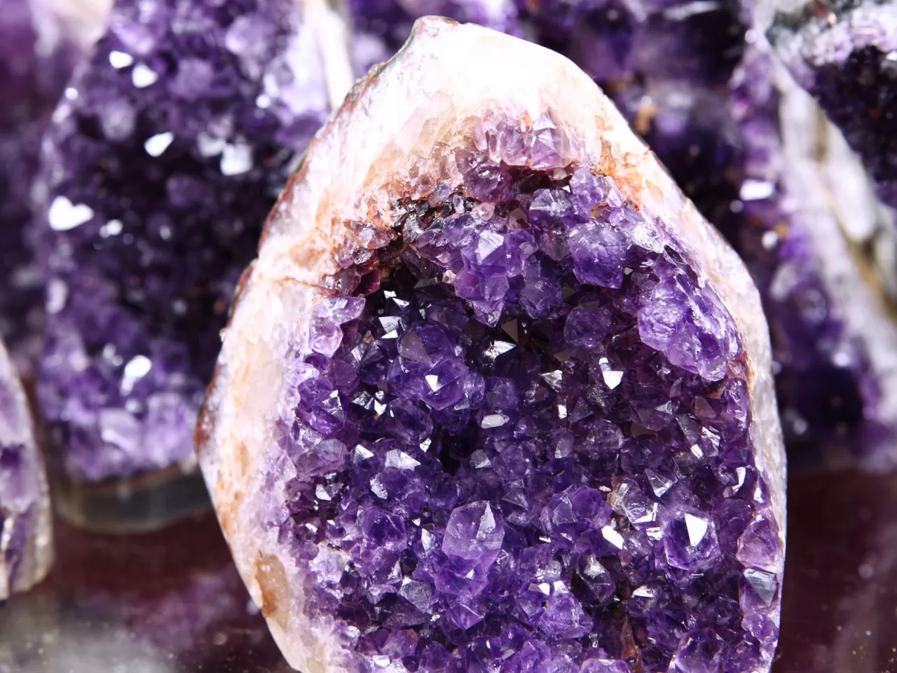 Ametistin Gerçek Olup Olmadığı Nasıl Anlaşılır?