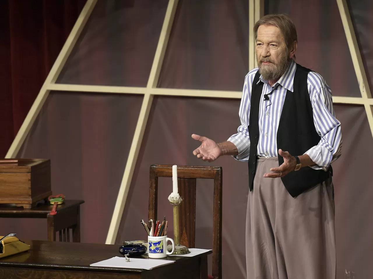 İçinden Dalga Geçen Tiyatro