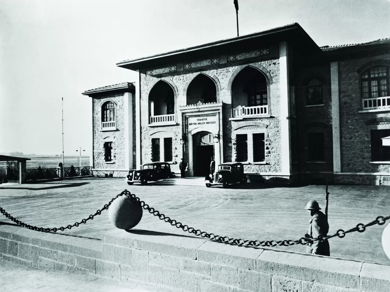 1923