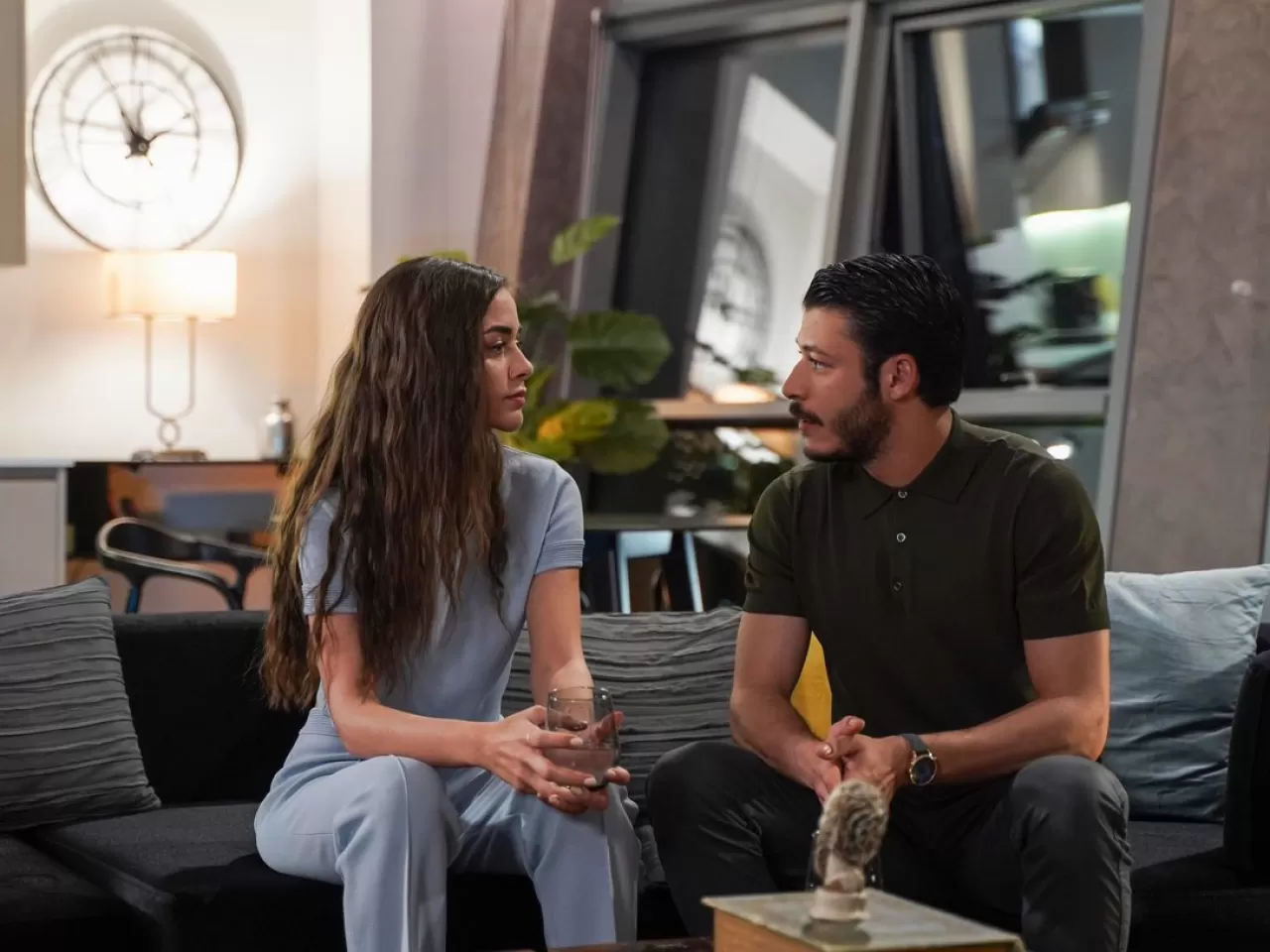 Cam Tavanlar – 8 Bölüm