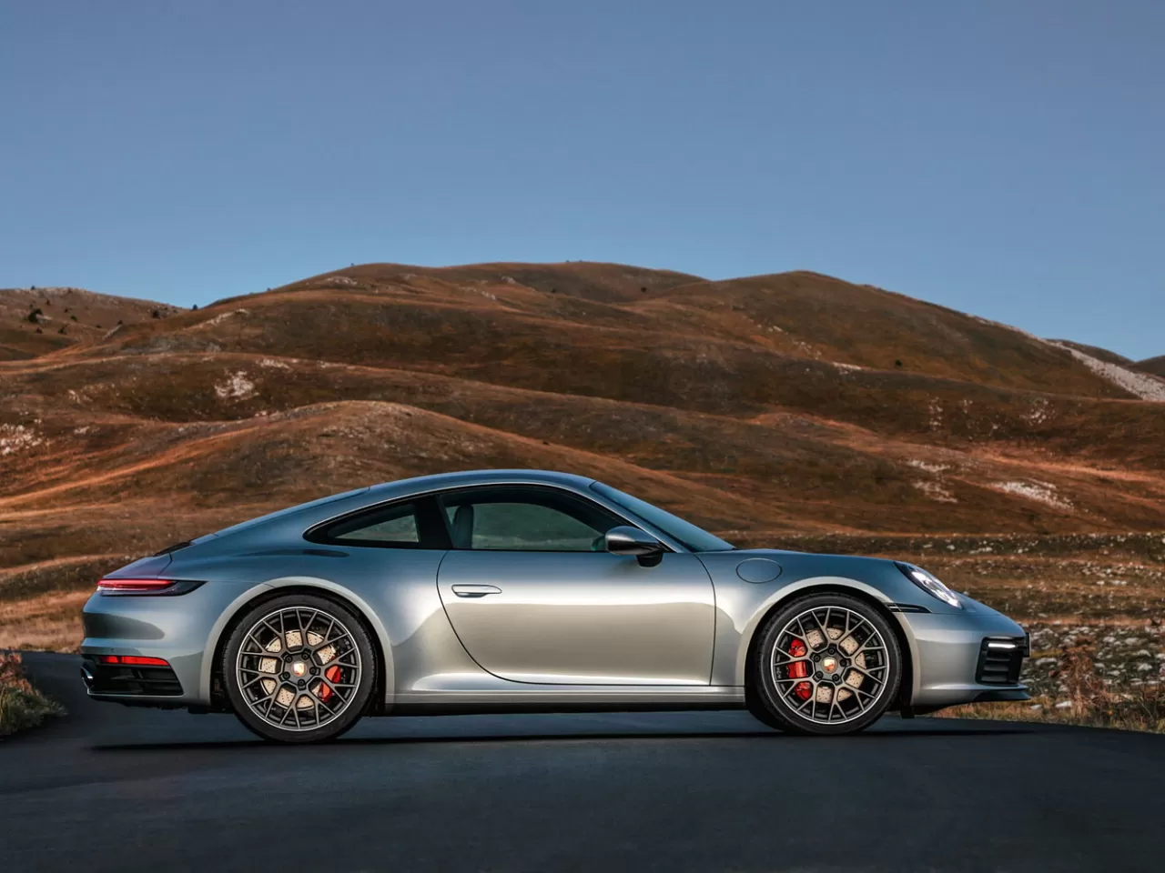 Tayvan Porsche ile Adeta Aşk Yaşar