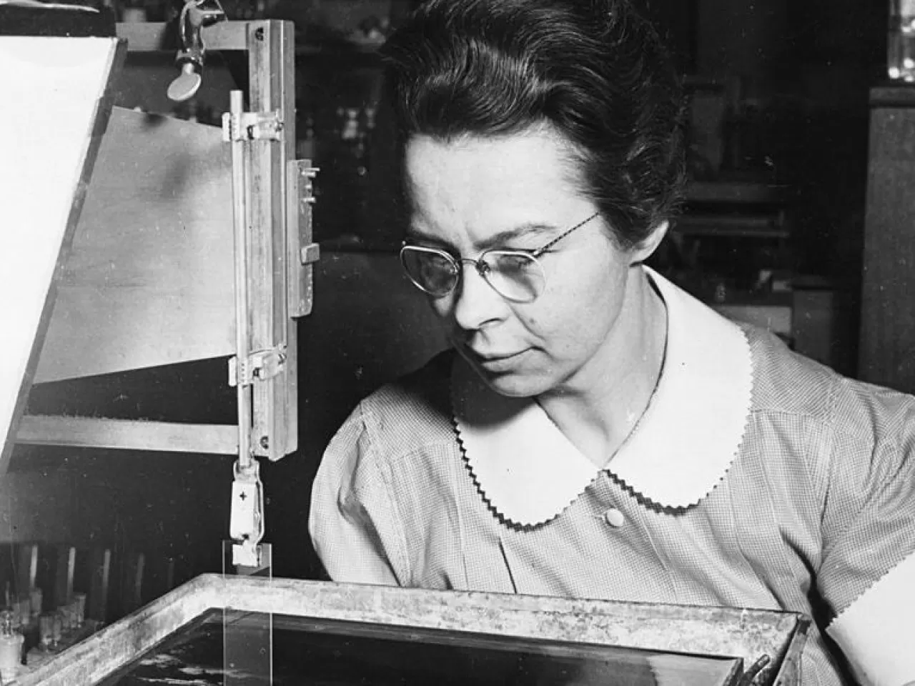 Düşük Yansımalı Cam