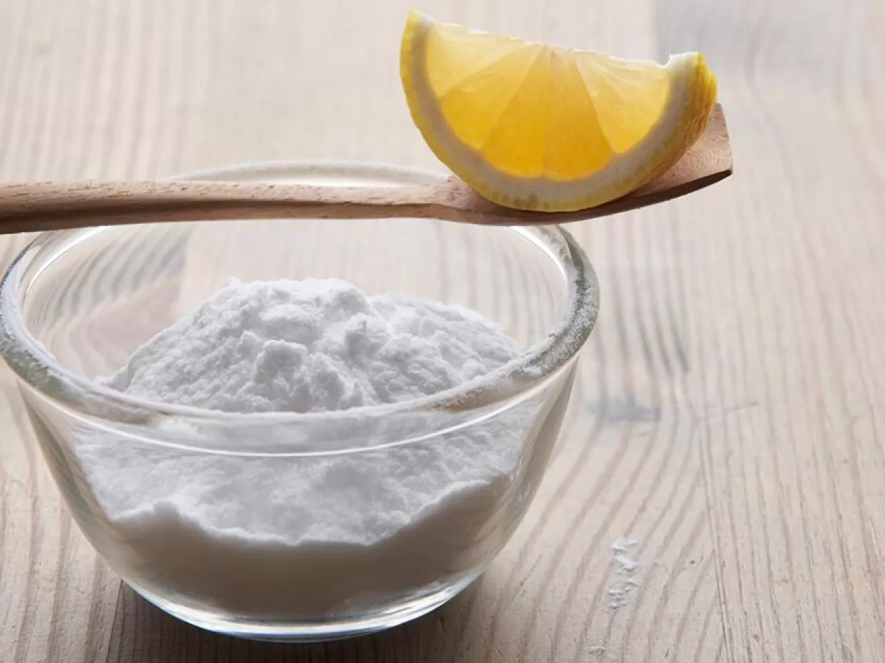 Daha Parlak ve Canlı Eller İçin Limon Suyu, Bal ve Karbonat