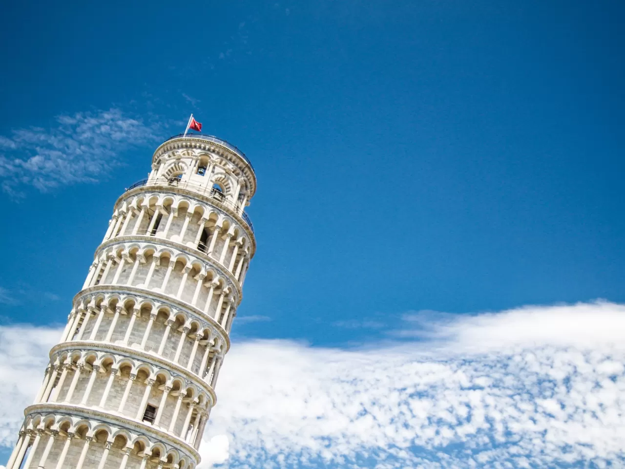 Dünyanın Pisa Kulesi Gibi Yana Eğilen 12 Kulesi