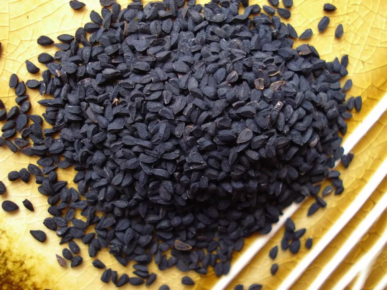 Как пить семена черного. Черный тмин. Семена черного тмина. Семена чёрного тмина ( седана ). Черный тмин Калонджи (семена) Kalonji.